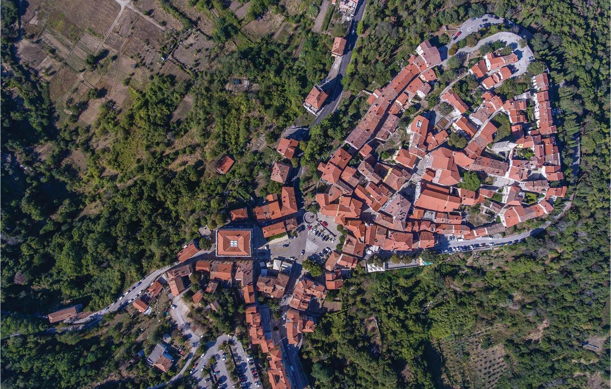 Cozy Home In Labin With Kitchen Exterior foto